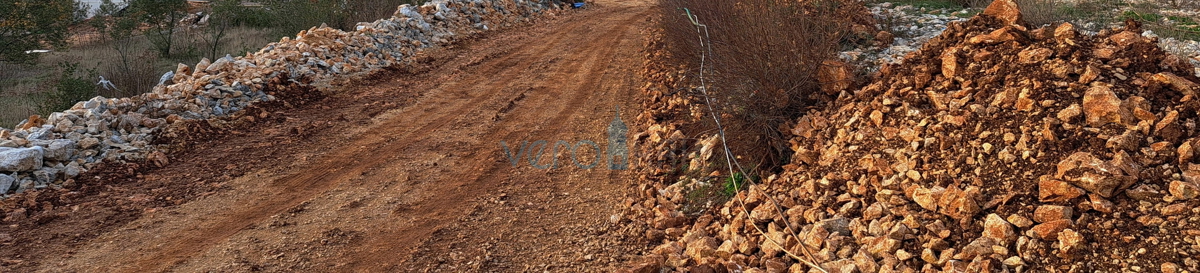 Malinska, otok Krk, gradbeno zemljišče 852 m2 z razgledom na morje, prodaja