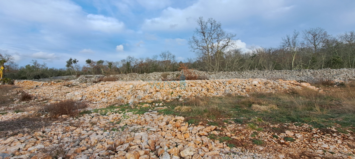 Malinska, otok Krk, gradbeno zemljišče 852 m2 z razgledom na morje, prodaja