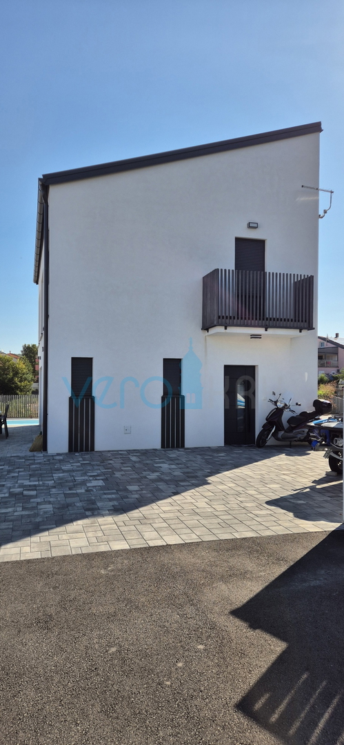Otok Krk, Malinska, moderna samostojna hiša v novogradnji, razgled, bazen, prodaja