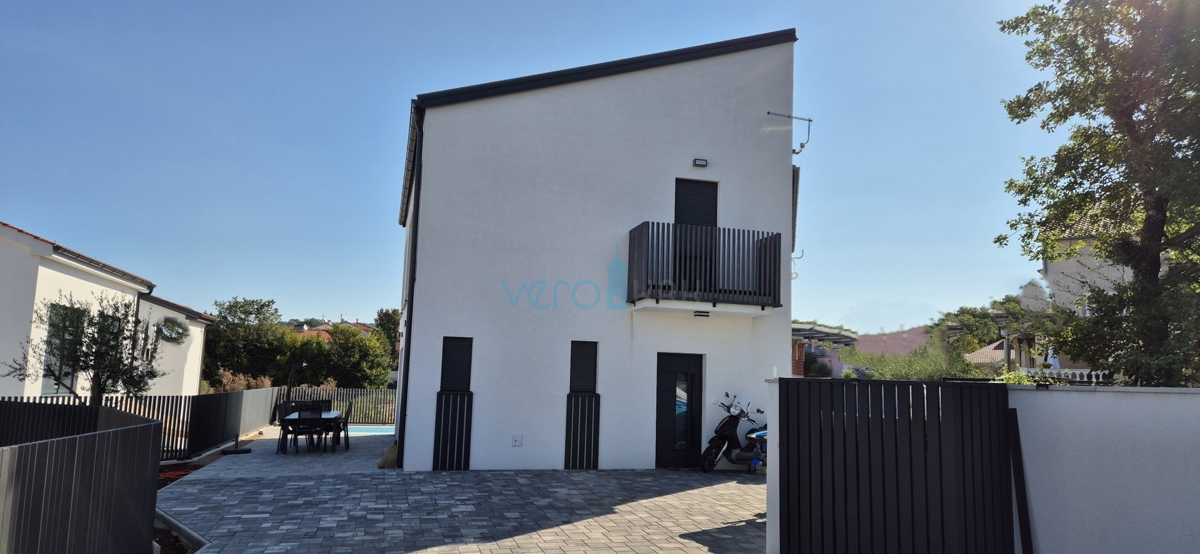 Otok Krk, Malinska, moderna samostojna hiša v novogradnji, razgled, bazen, prodaja