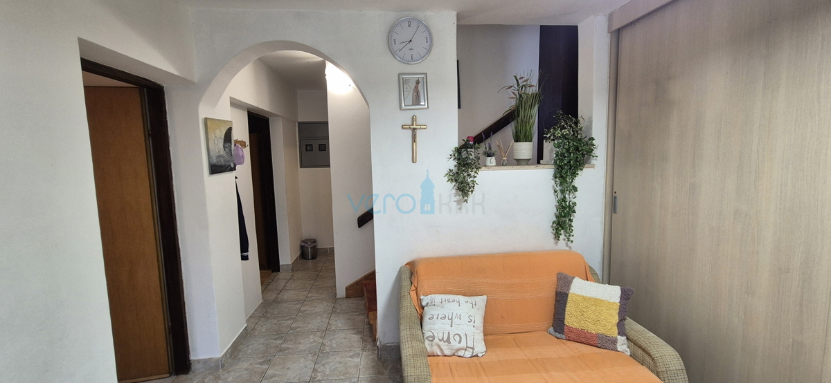 Mesto Krk, otok Krk, dvojna kuća s 3 stanovanja, pogled, zemljište, prodaja