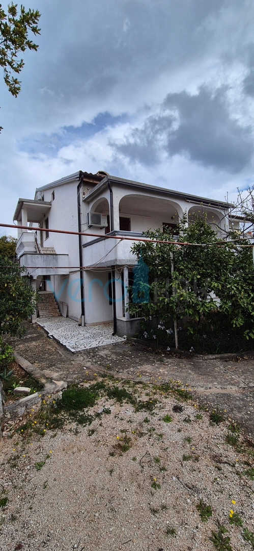 Mesto Krk, otok Krk, dvojna kuća s 3 stanovanja, pogled, zemljište, prodaja