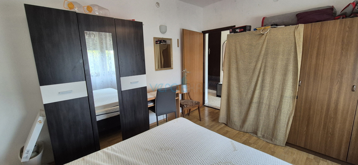 Mesto Krk, otok Krk, dvojna kuća s 3 stanovanja, pogled, zemljište, prodaja