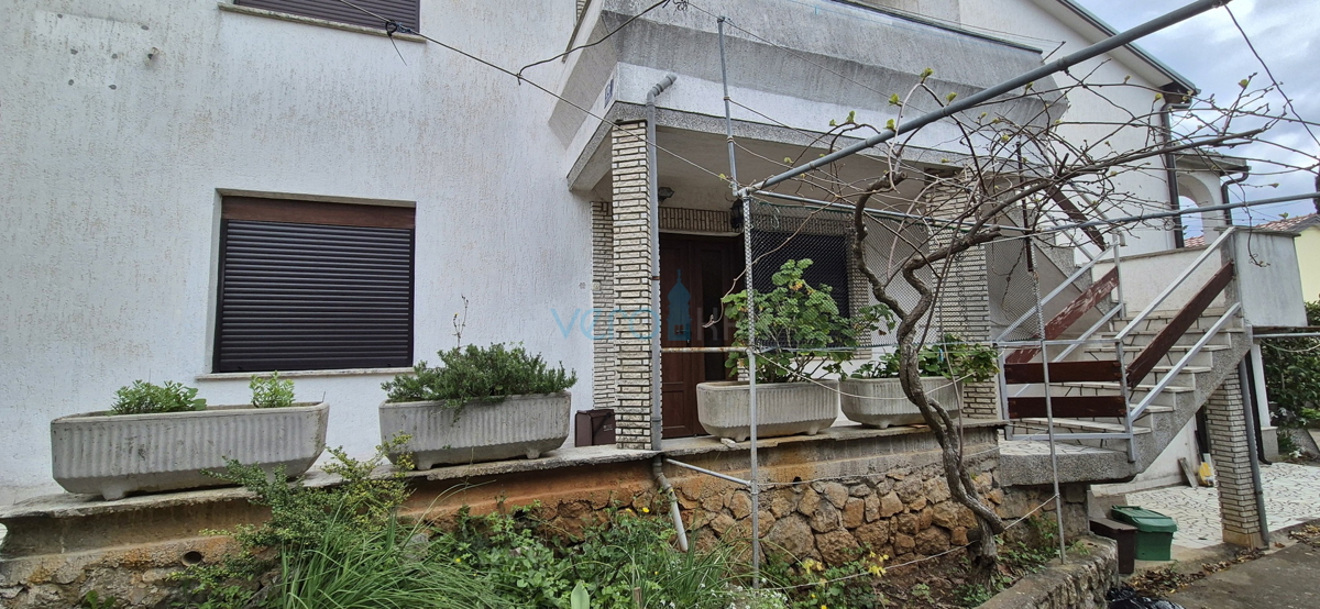 Mesto Krk, otok Krk, dvojna kuća s 3 stanovanja, pogled, zemljište, prodaja