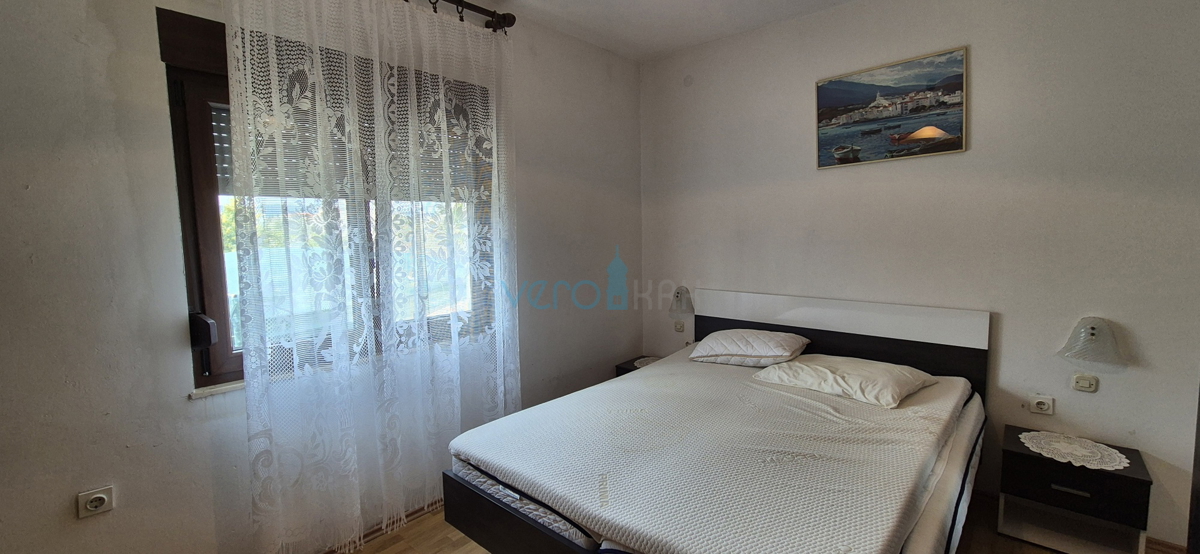 Mesto Krk, otok Krk, dvojna kuća s 3 stanovanja, pogled, zemljište, prodaja
