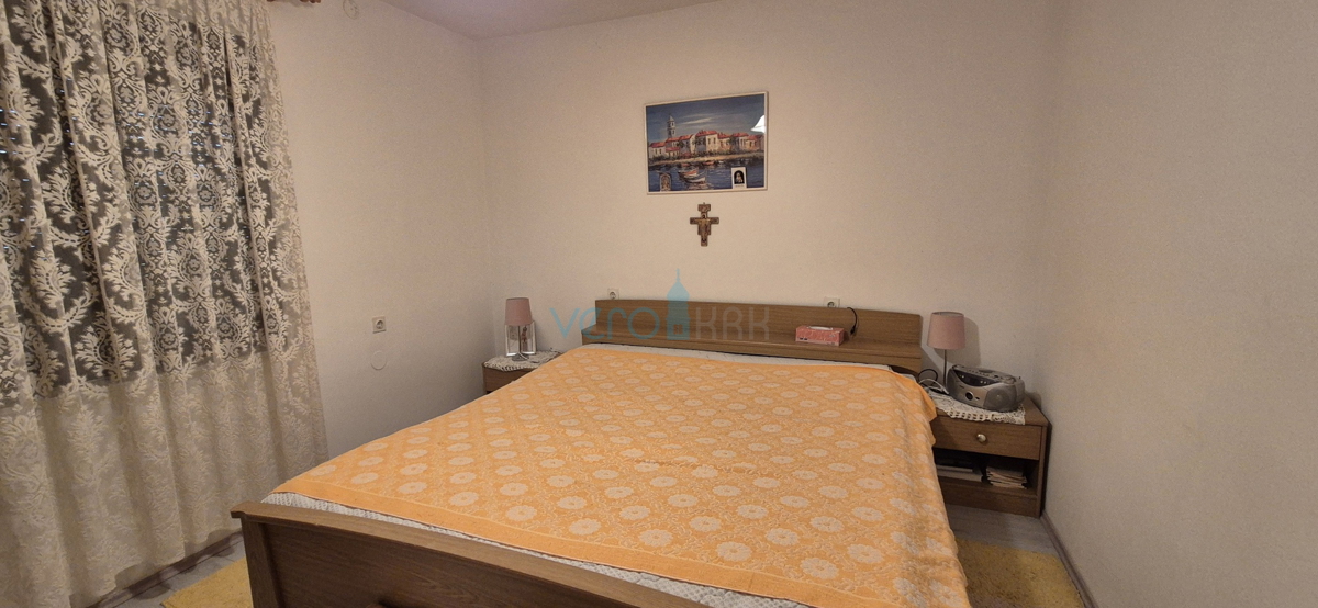 Mesto Krk, otok Krk, dvojna kuća s 3 stanovanja, pogled, zemljište, prodaja