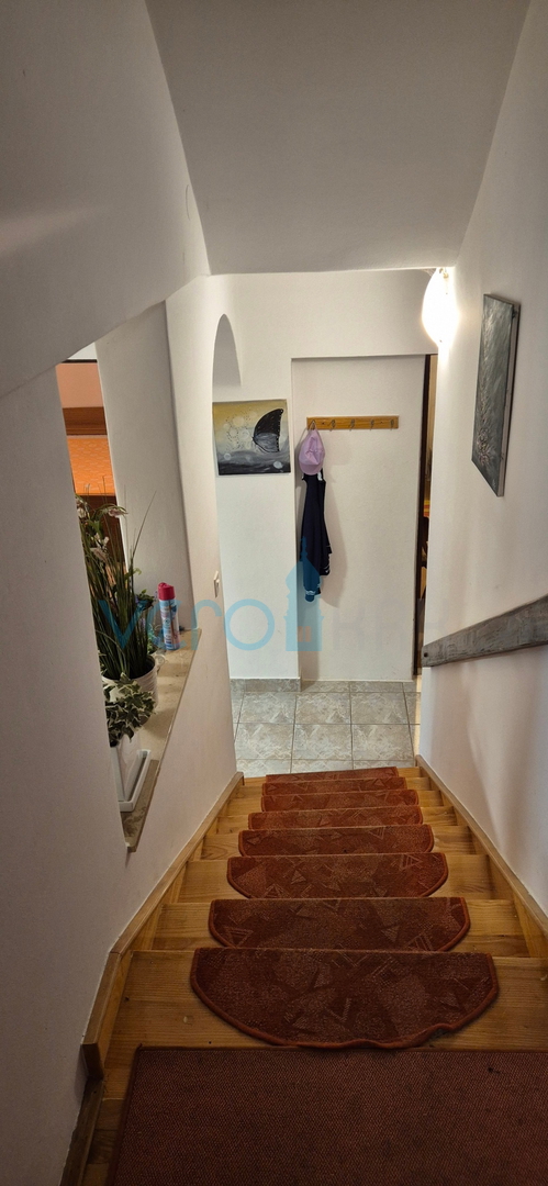 Mesto Krk, otok Krk, dvojna kuća s 3 stanovanja, pogled, zemljište, prodaja