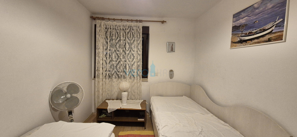 Mesto Krk, otok Krk, dvojna kuća s 3 stanovanja, pogled, zemljište, prodaja