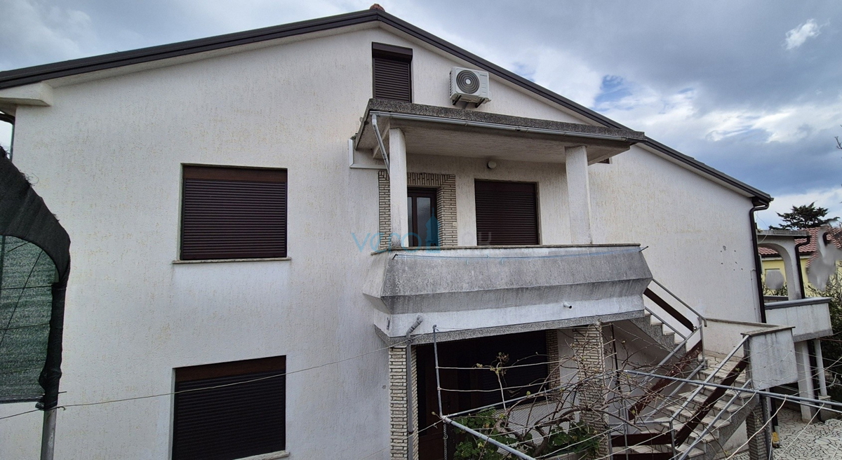 Mesto Krk, otok Krk, dvojna kuća s 3 stanovanja, pogled, zemljište, prodaja