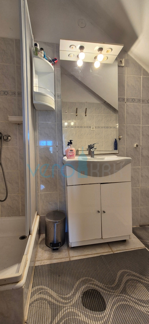 Mesto Krk, otok Krk, dvojna kuća s 3 stanovanja, pogled, zemljište, prodaja