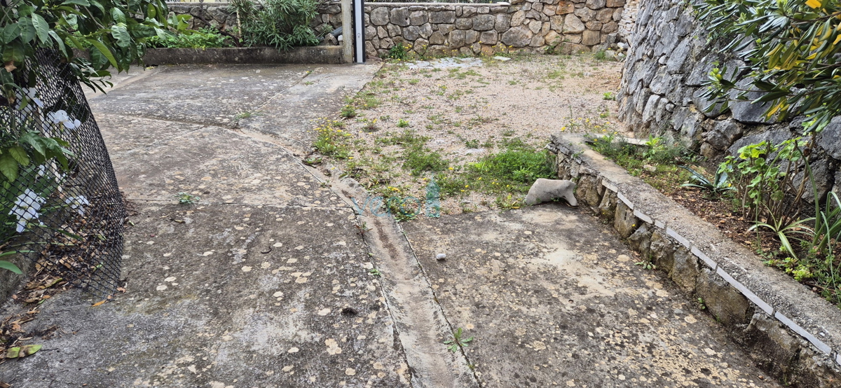 Mesto Krk, otok Krk, dvojna kuća s 3 stanovanja, pogled, zemljište, prodaja