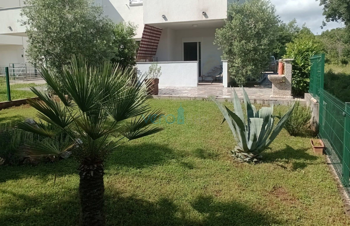 Šilo, otok Krk, dvosobno stanovanje v pritličju, zemljišče 138 m2, prodaja