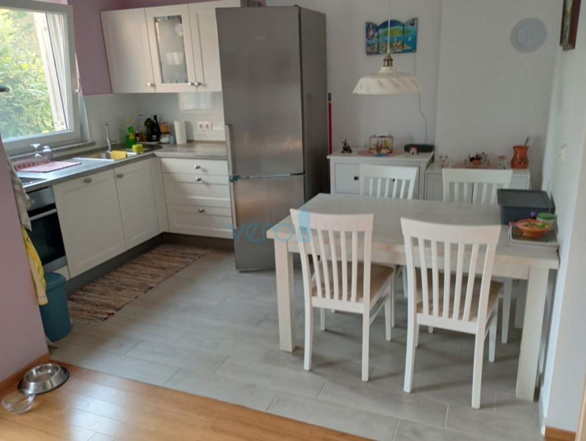 Šilo, otok Krk, dvosobno stanovanje v pritličju, zemljišče 138 m2, prodaja