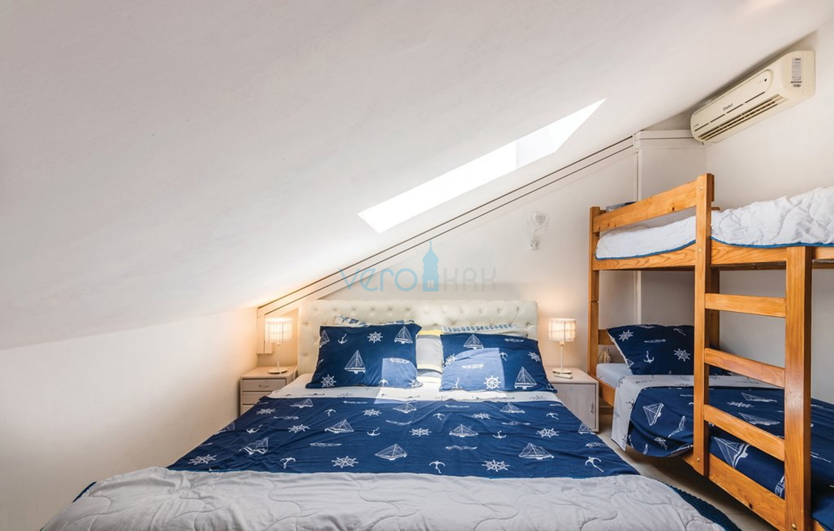 Čižići, otok Krk, dvonadstropno stanovanje 83 m2 z razgledom na morje, prodaja, najem