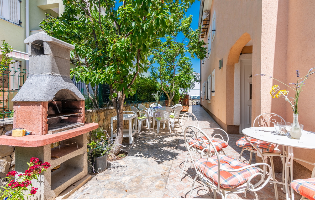 Čižići, otok Krk, dvonadstropno stanovanje 83 m2 z razgledom na morje, prodaja, najem