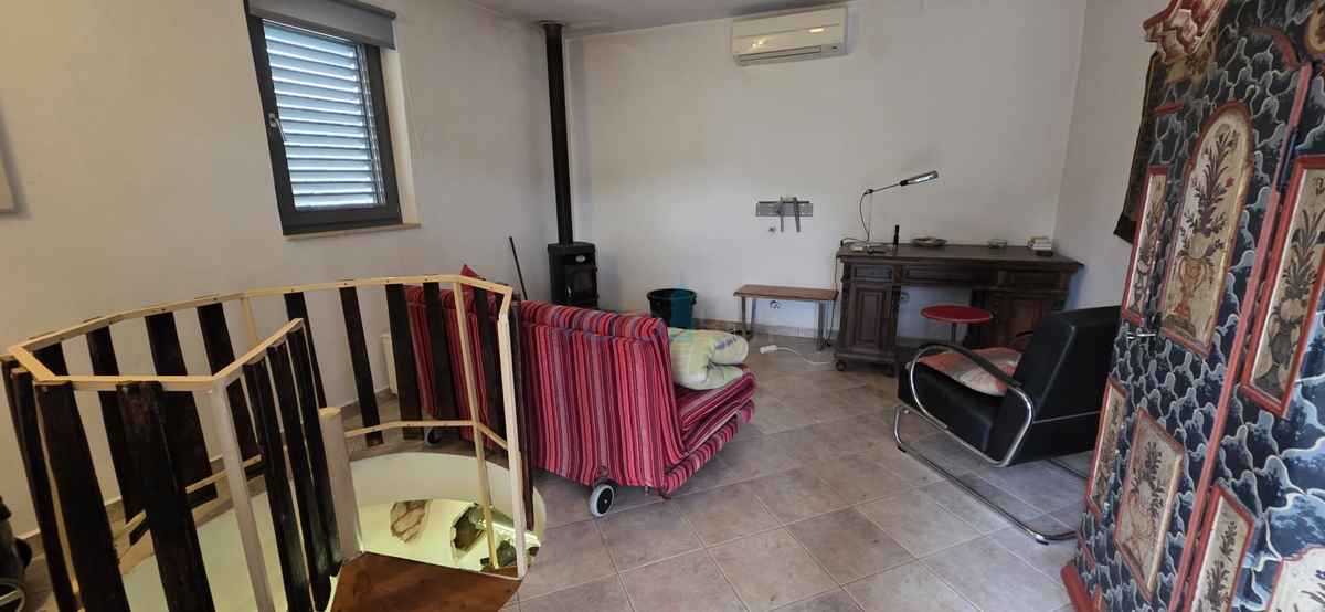 Istra, Oprtalj, posest 1307 m2, dve hiši z zemljiščem, prodaja