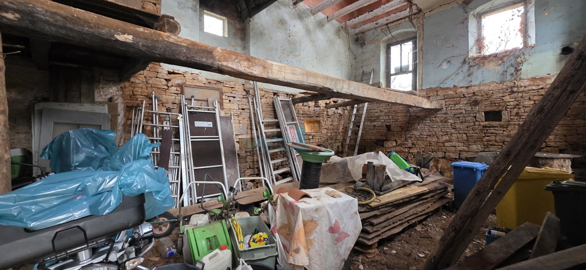 Istra, Oprtalj, posest 1307 m2, dve hiši z zemljiščem, prodaja