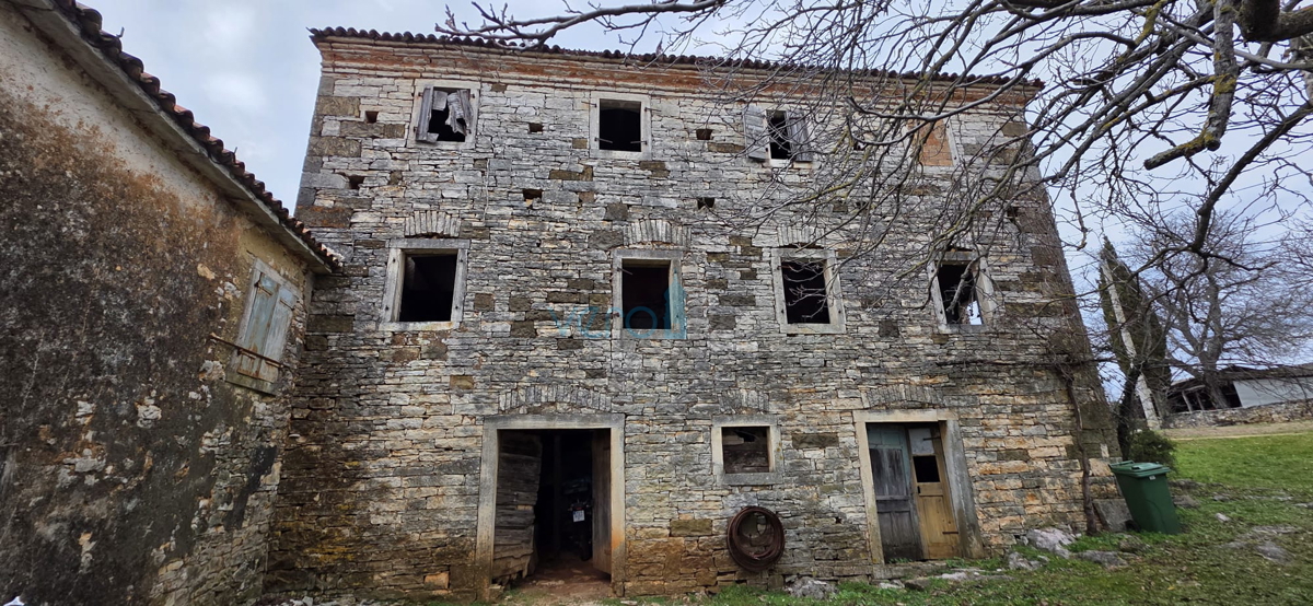 Istra, Oprtalj, posest 1307 m2, dve hiši z zemljiščem, prodaja
