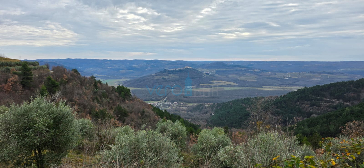 Istra, Oprtalj, posest 1307 m2, dve hiši z zemljiščem, prodaja