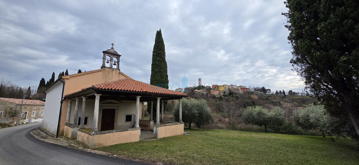 Istra, Oprtalj, posest 1307 m2, dve hiši z zemljiščem, prodaja