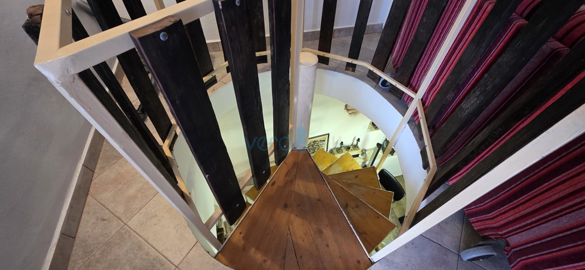 Istra, Oprtalj, posest 1307 m2, dve hiši z zemljiščem, prodaja