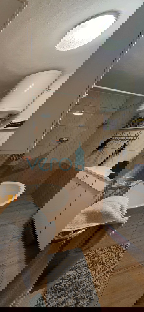 Istra, Oprtalj, posest 1307 m2, dve hiši z zemljiščem, prodaja