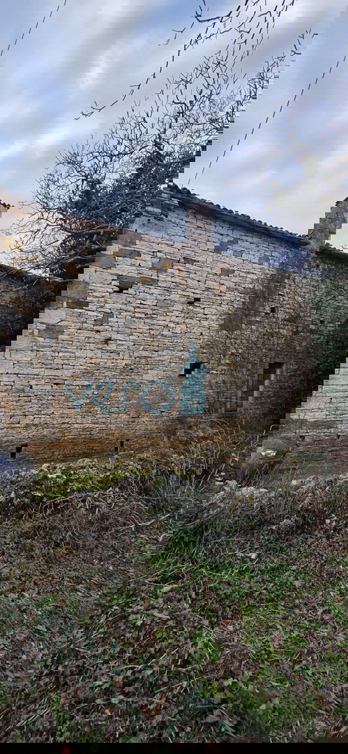 Istra, Oprtalj, posest 1307 m2, dve hiši z zemljiščem, prodaja