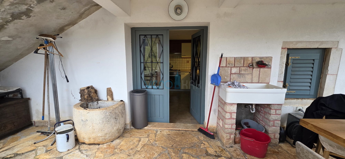 Istra, Oprtalj, posest 1307 m2, dve hiši z zemljiščem, prodaja