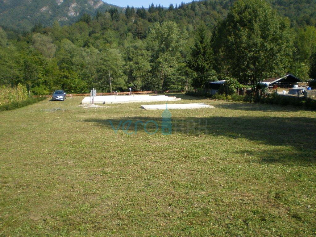 Delnice, Brod na Kupi, Zazidljivo zemljišče tik ob reki