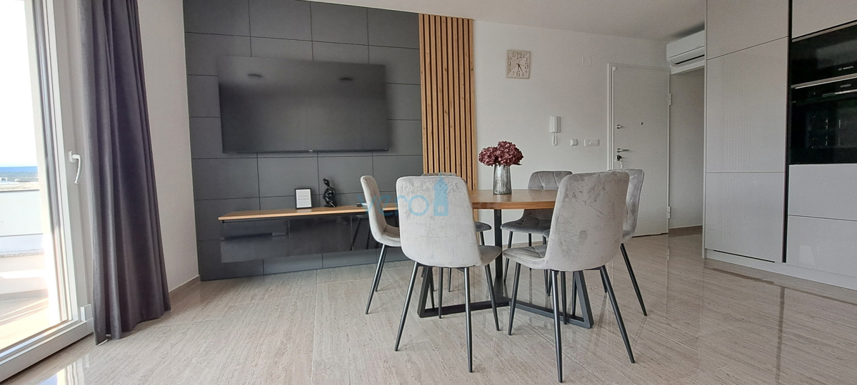 Malinska, okolica, luksuzno stanovanje 88 m2 v prvem nadstropju novozgrajene vile z razgledom in bazenom, prodamo