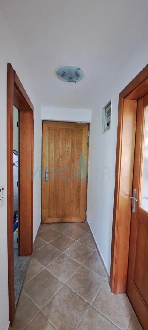 Uvala Soline, okolica, otok Krk, dvojna hiša z morskim razgledom, garažo in urejenim zemljiščem, prodaja