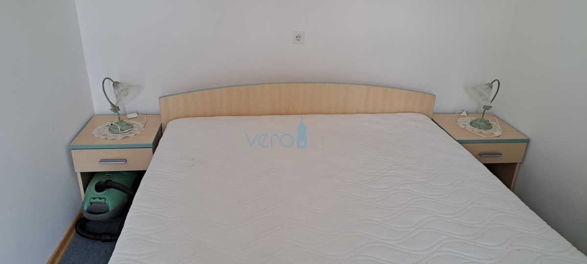 Uvala Soline, okolica, otok Krk, dvojna hiša z morskim razgledom, garažo in urejenim zemljiščem, prodaja