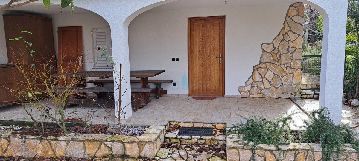 Uvala Soline, okolica, otok Krk, dvojna hiša z morskim razgledom, garažo in urejenim zemljiščem, prodaja