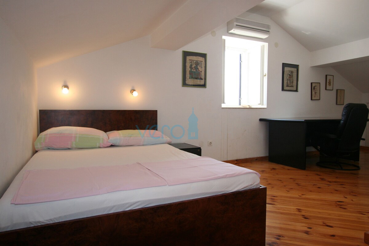 Otok Krk, Šilo, dvojna hiša 70 m do morja, razgled, prodaja