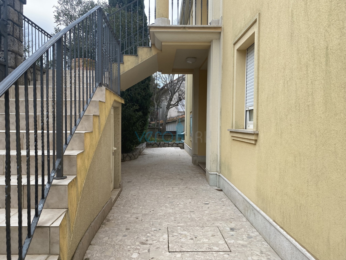 Omišalj, Njivice, Samostojna hiša 120 m od plaže z odprtim pogledom, prodamo
