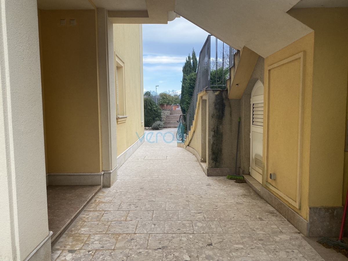 Omišalj, Njivice, Samostojna hiša 120 m od plaže z odprtim pogledom, prodamo