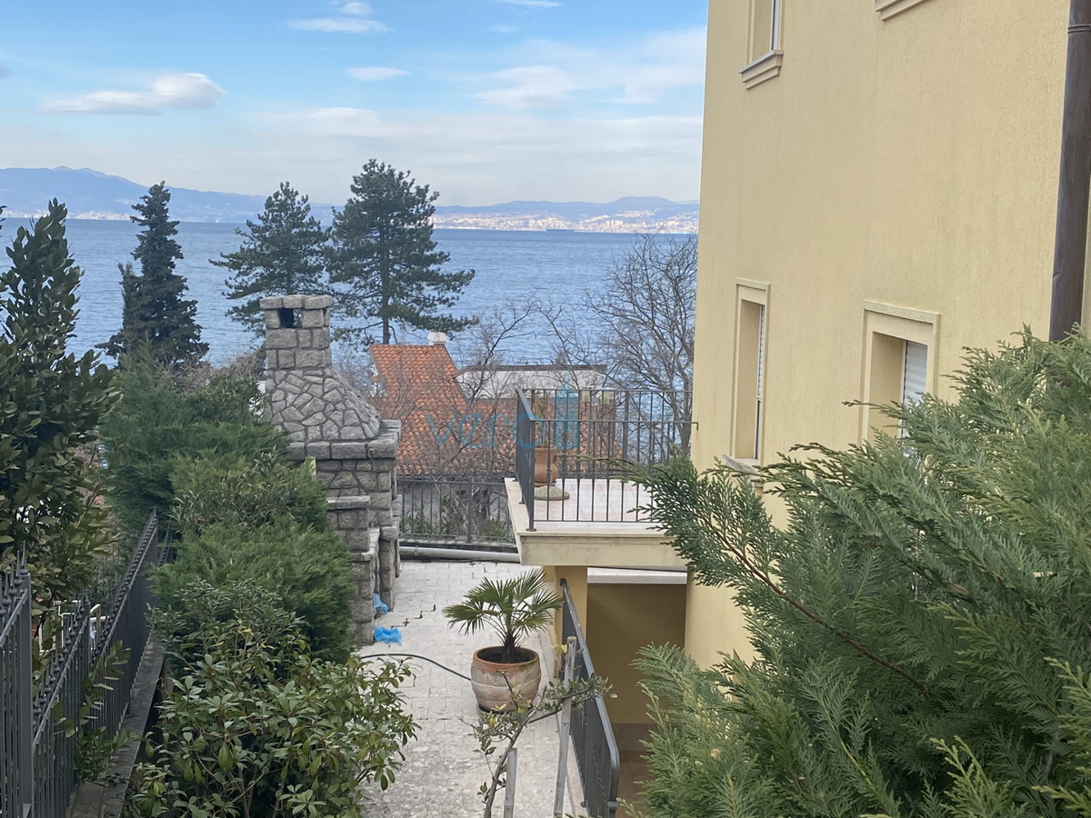 Omišalj, Njivice, Samostojna hiša 120 m od plaže z odprtim pogledom, prodamo