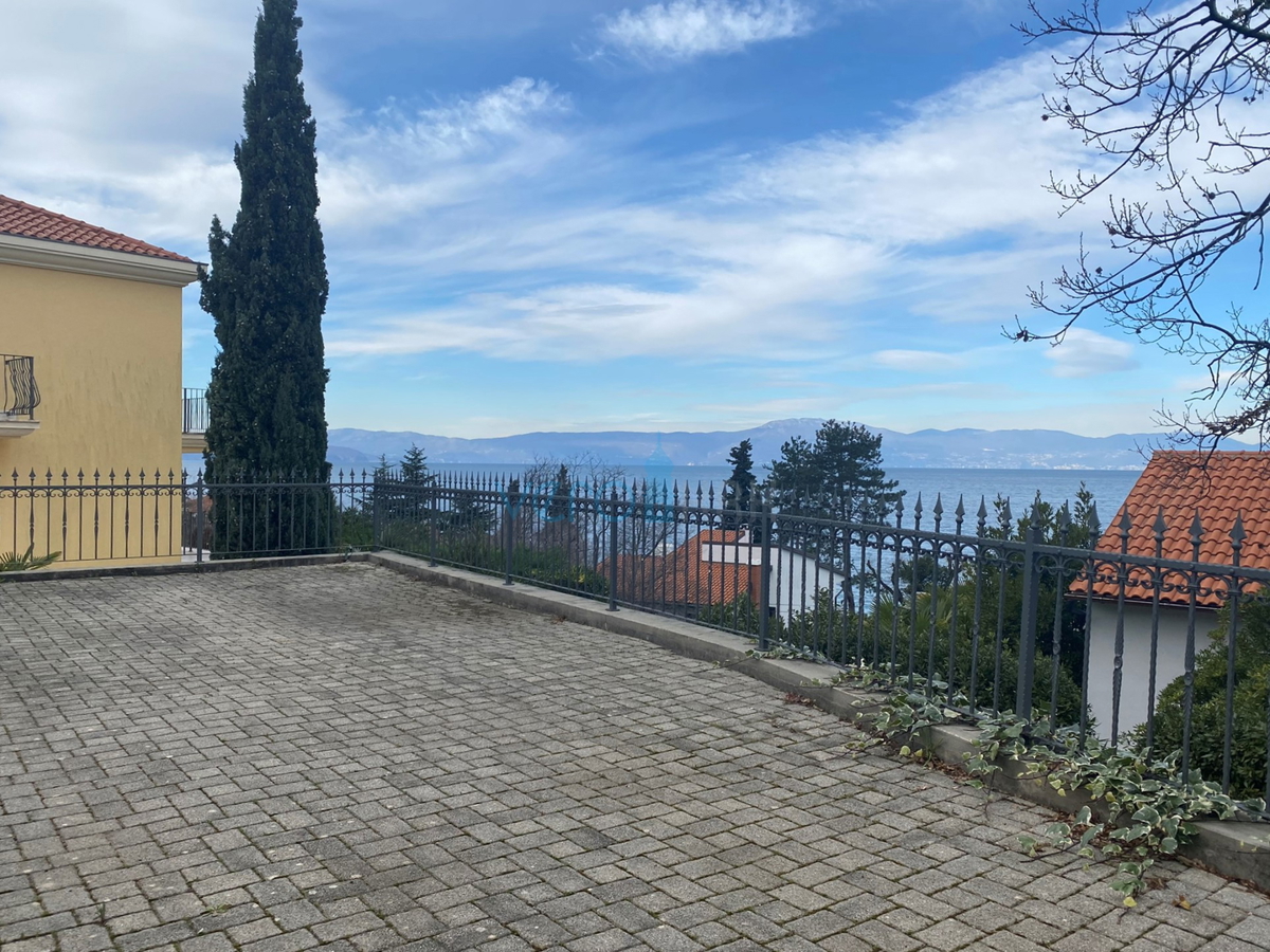 Omišalj, Njivice, Samostojna hiša 120 m od plaže z odprtim pogledom, prodamo