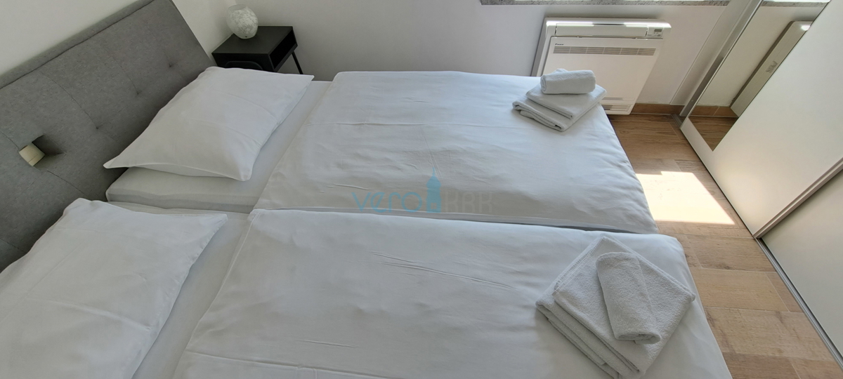 Otok Krk, Omišalj, center, zračen stan 45 m2, prodaja