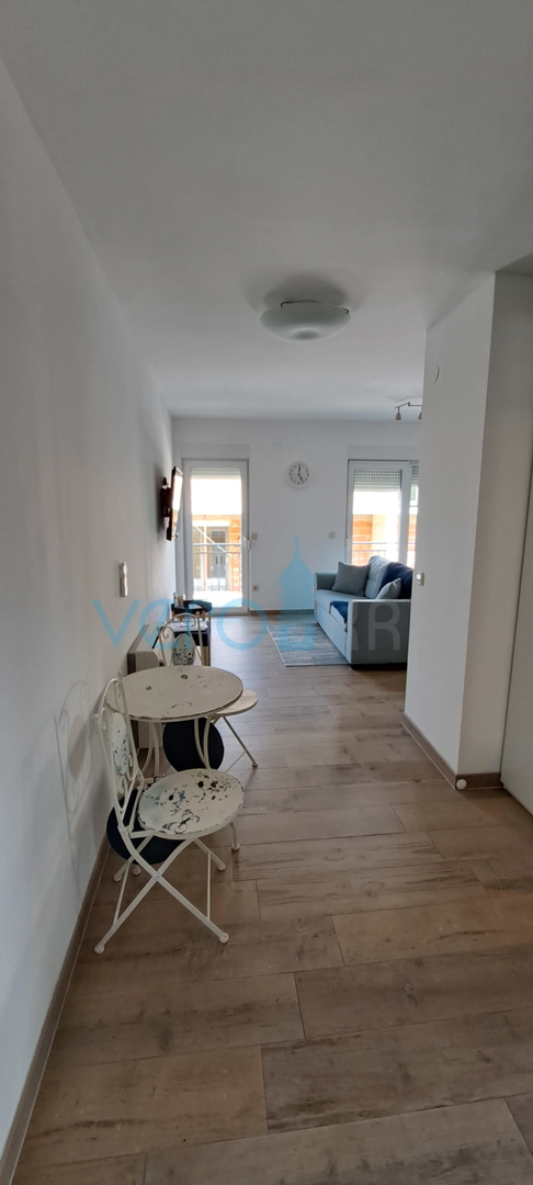 Otok Krk, Omišalj, center, zračen stan 45 m2, prodaja