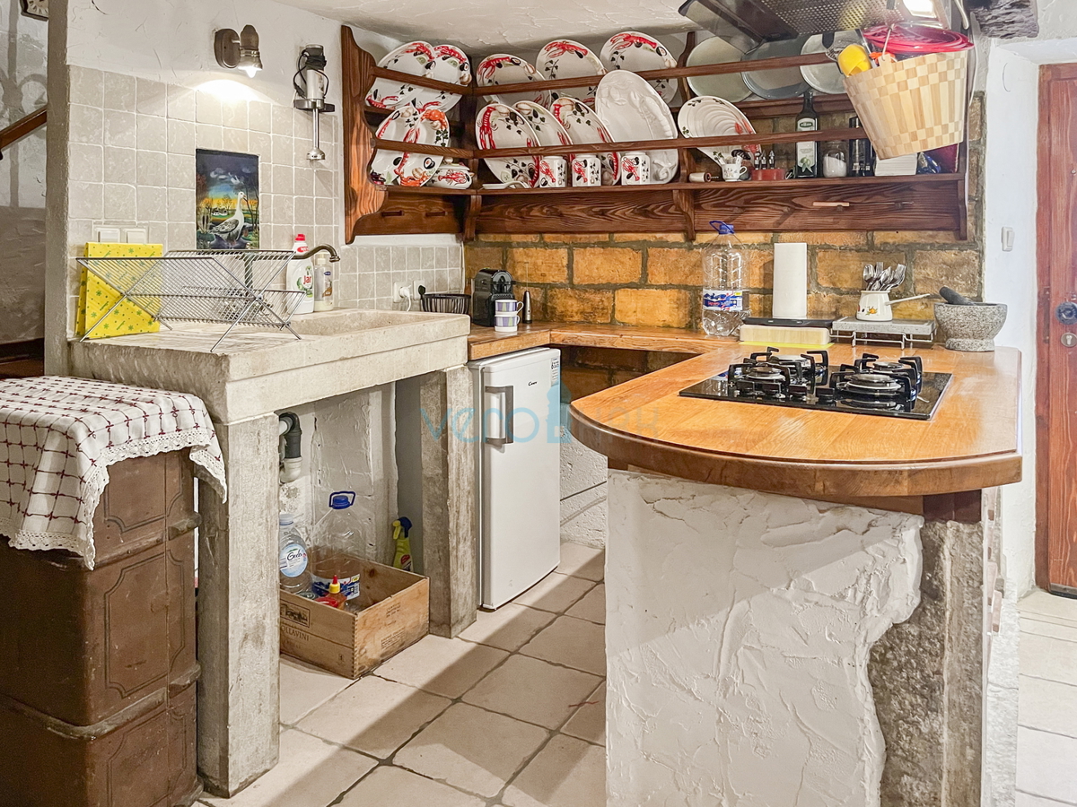 Dobrinj, otok Krk, adaptirana rustikalna hiša, 80 m2, razgled, prodaja