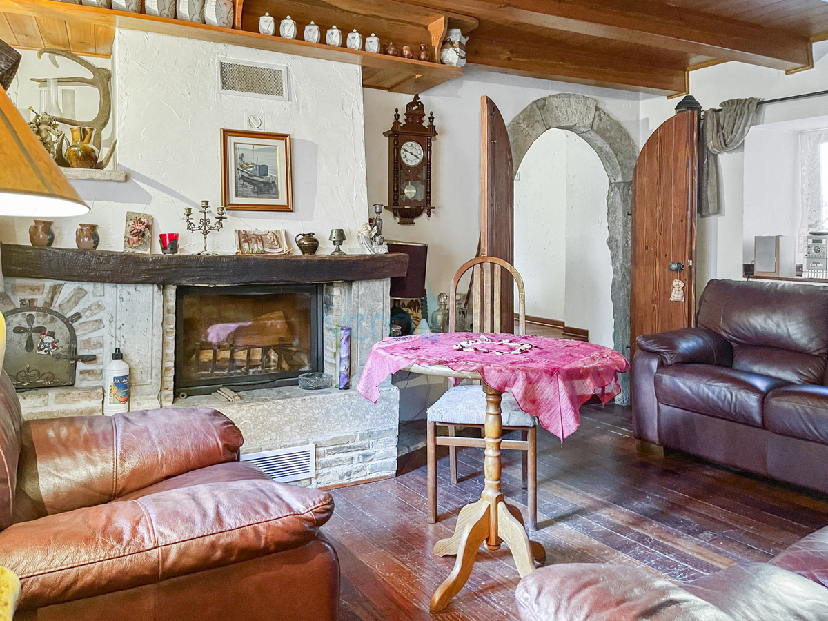 Dobrinj, otok Krk, adaptirana rustikalna hiša, 80 m2, razgled, prodaja