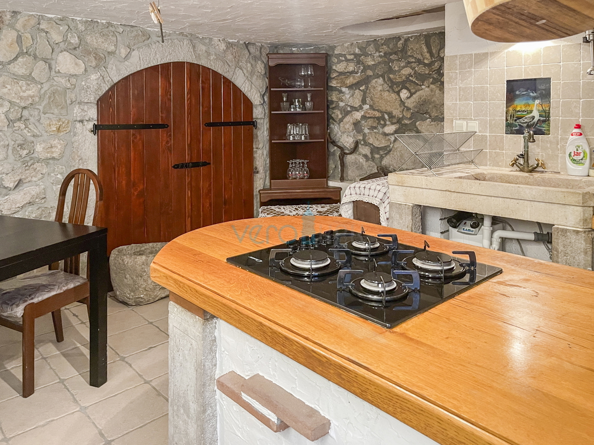 Dobrinj, otok Krk, adaptirana rustikalna hiša, 80 m2, razgled, prodaja