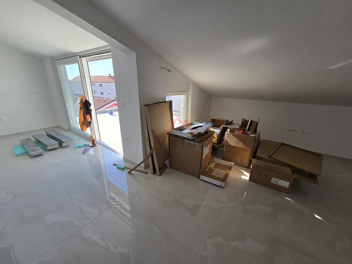 CRIKVENICA - 3S+DB, stanovanje s prostorno teraso, 100 m2