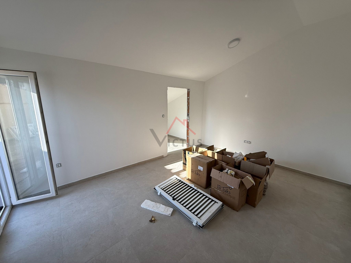 CRIKVENICA - 2S+DB, stanovanje s teraso in shrambo, 81 m2