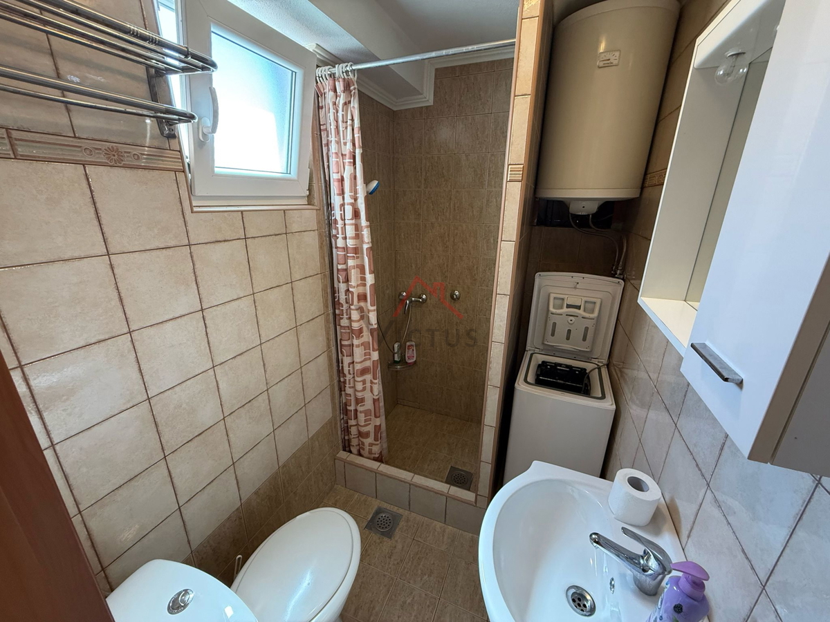 CRIKVENICA - Stan s prostorno teraso, 53 m2
