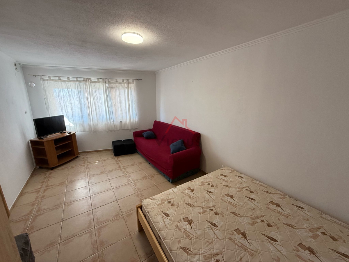 CRIKVENICA - Stan s prostorno teraso, 53 m2