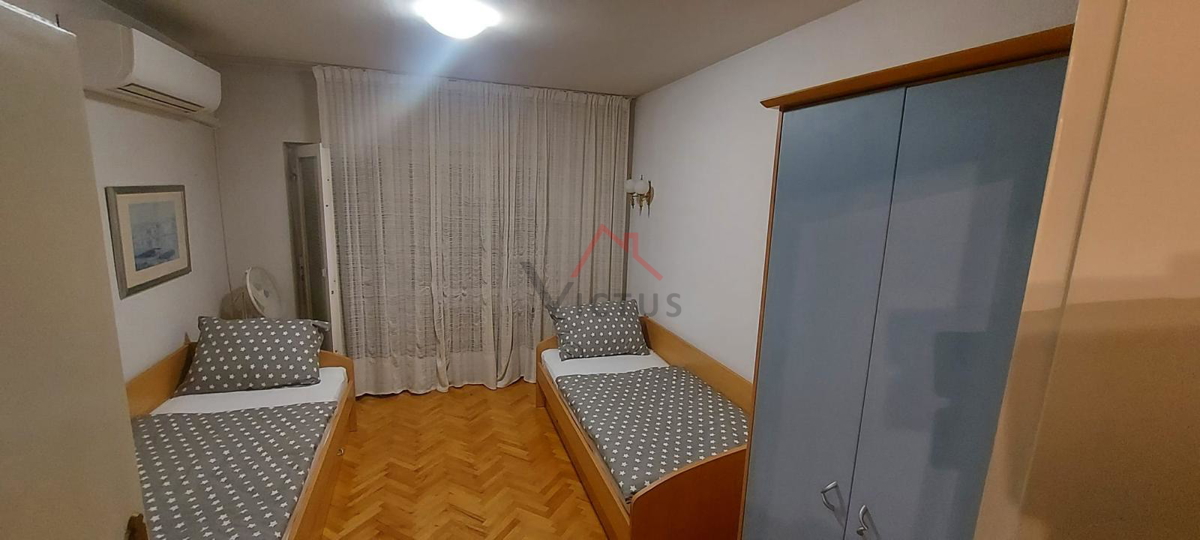 SELCE - Samostojna hiša z vrtom, 150 m od morja