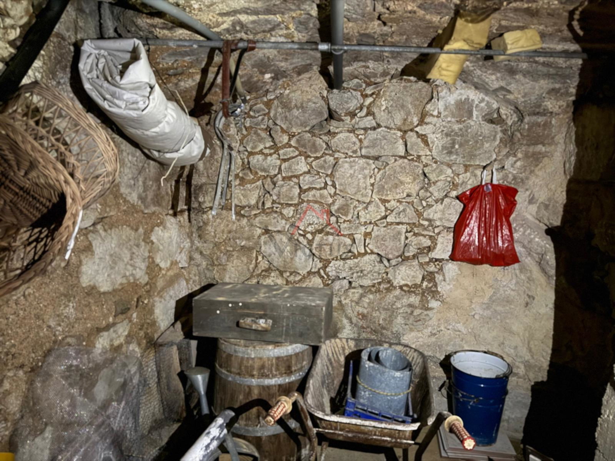 GRIŽANE - Kamnita hiša