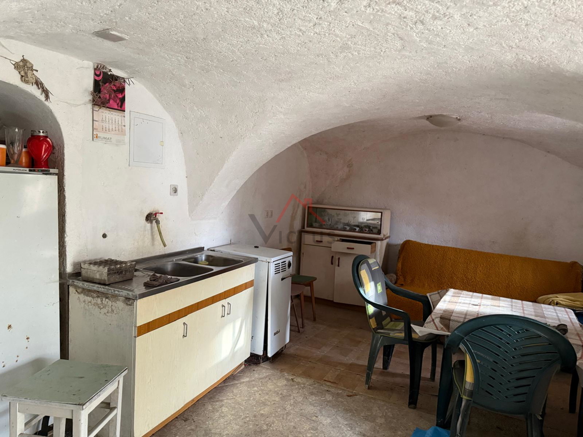 GRIŽANE - Kamnita hiša